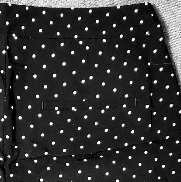 LOFT Polka Dot Soft Pleated Shorts - Picture 4 of 5